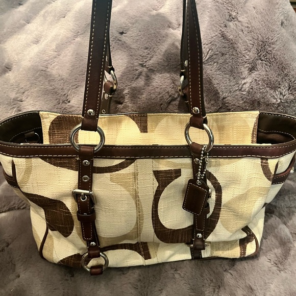 Meet your Posher, Jennifer - Picture 9 of 12